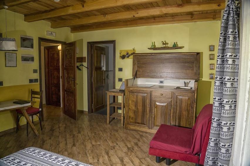 Agriturismo B&B Chevres A Cheval Aosta Bagian luar foto