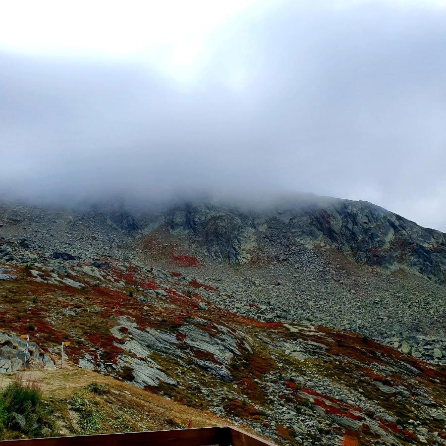 Agriturismo B&B Chevres A Cheval Aosta Bagian luar foto