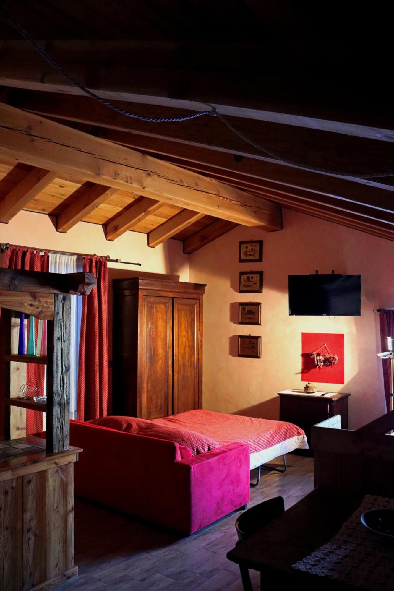 Agriturismo B&B Chevres A Cheval Charvensod Bagian luar foto