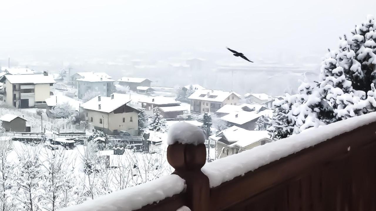 Agriturismo B&B Chevres A Cheval Aosta Bagian luar foto